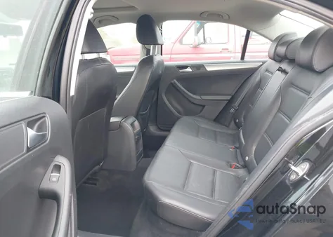 2015 Volkswagen Jetta 1.8T Se z USA, uszkodzony, nr VIN 3VWD17AJ0FM237993